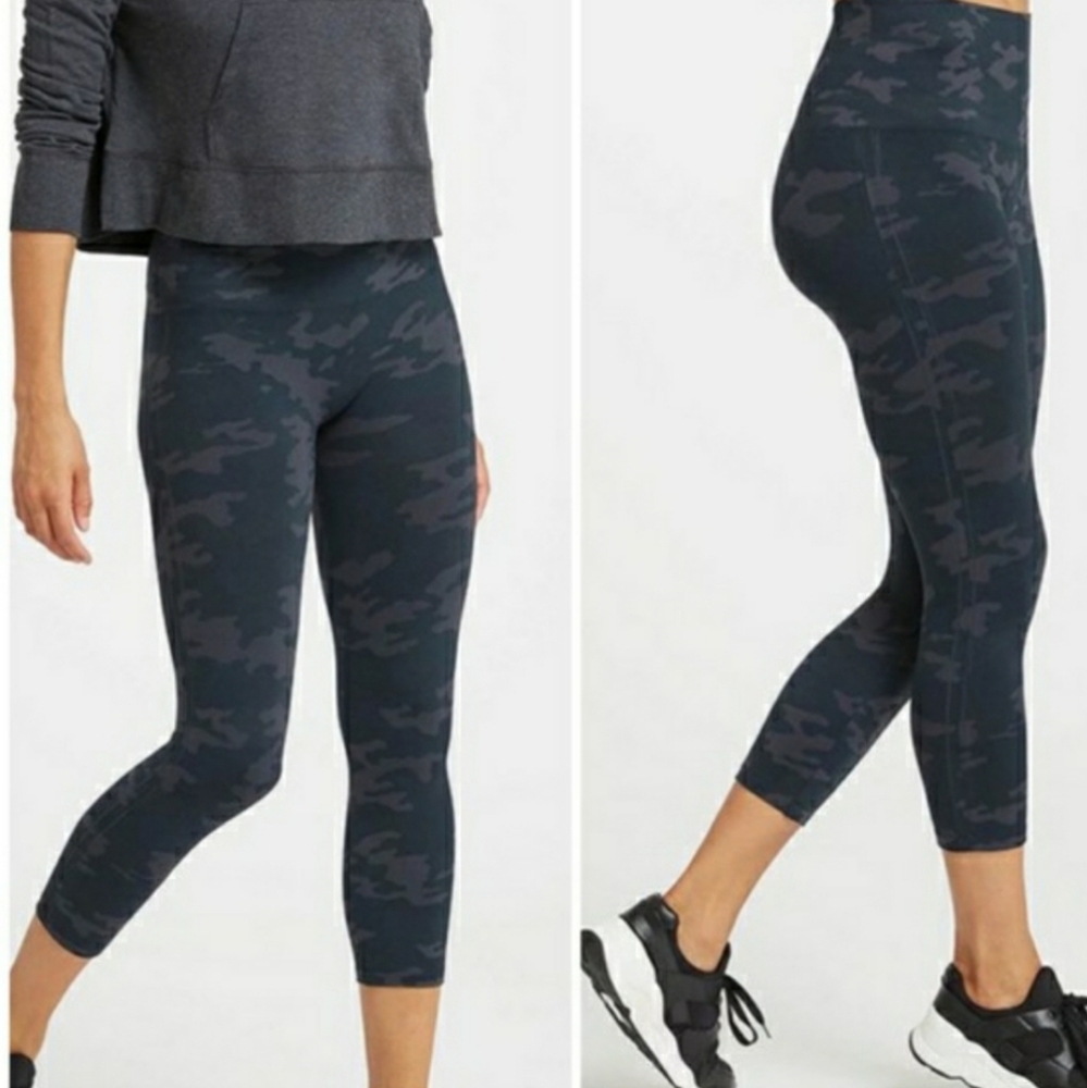 Spanx Camo Capris Size 1X